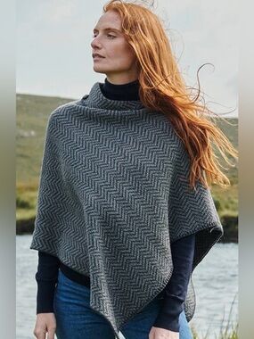 ARAN Irish Blue Herringbone Poncho w. Carved Wooden Button Detail -One Size BNWT